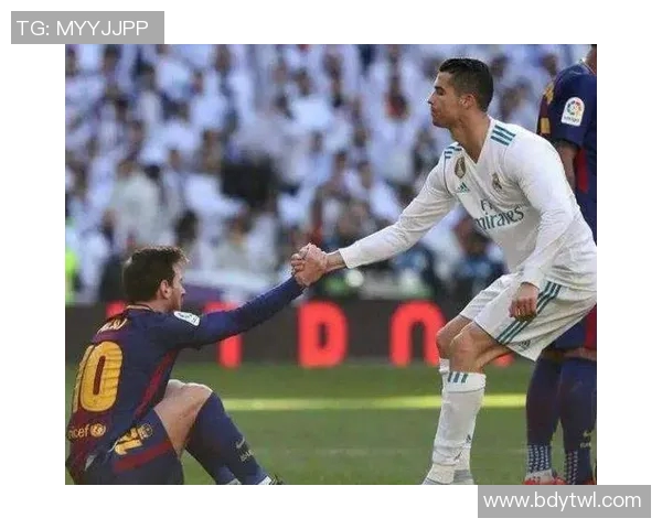 小孩开足球球星卡包揭晓梅西珍稀卡片惊喜瞬间